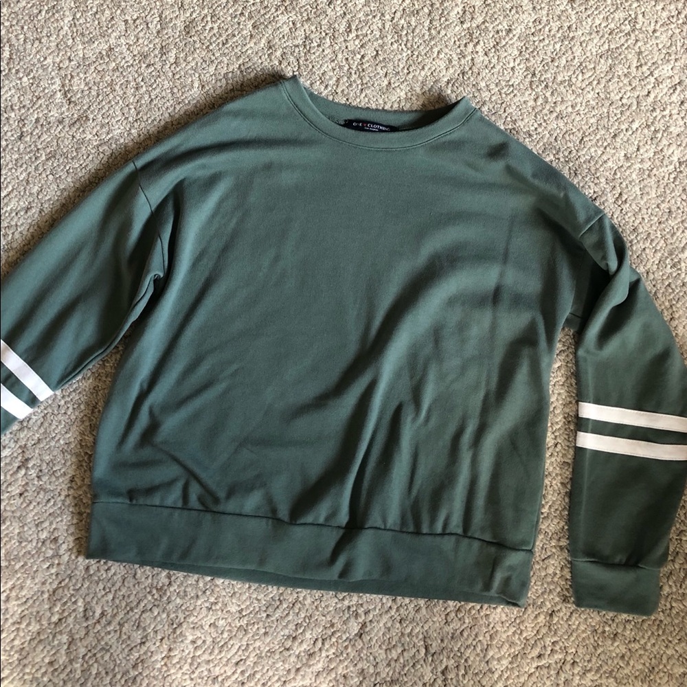 Light weight sweater/sweatshirt